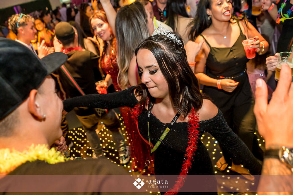 festa de 15 anos-aniversario de 15 anos-debutante curitiba-fotografo curitiba-fotografo de 15 anos-debutante no castelo-festa de debutante no castelo-astelo betel-vestido princesa-debutante de prata-valsa de 15 anos-principe-decoracao-debutante cwb-festa