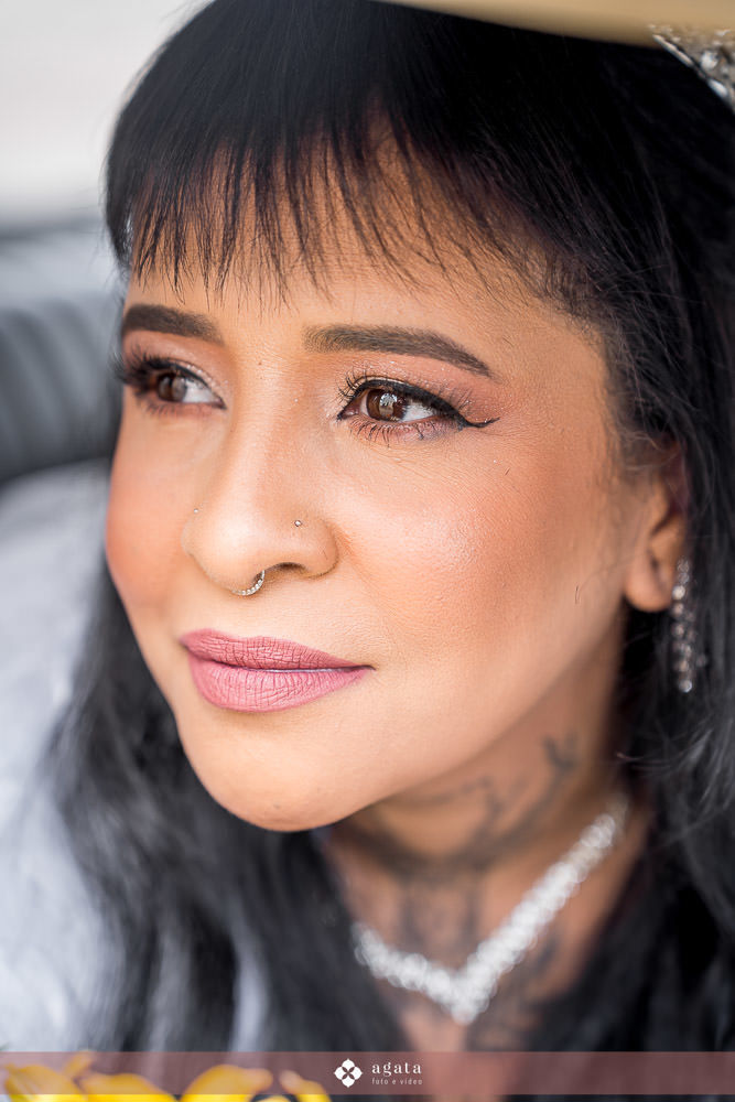 noiva autentica-casamento catolico-casamento na igreja-casamento catedral-fotografo curitiba-fotografo de casamento-sao jose dos pinhais-chacara caprini-casal autentico-noiva tatuada-noiva com tatuagem-vestido de noiva despojado-noiva estilosa-noivos 2025