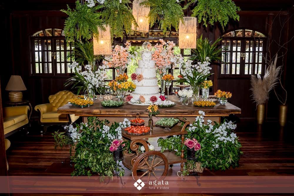 noiva autentica-casamento catolico-casamento na igreja-casamento catedral-fotografo curitiba-fotografo de casamento-sao jose dos pinhais-chacara caprini-casal autentico-noiva tatuada-noiva com tatuagem-vestido de noiva despojado-noiva estilosa-noivos 2025