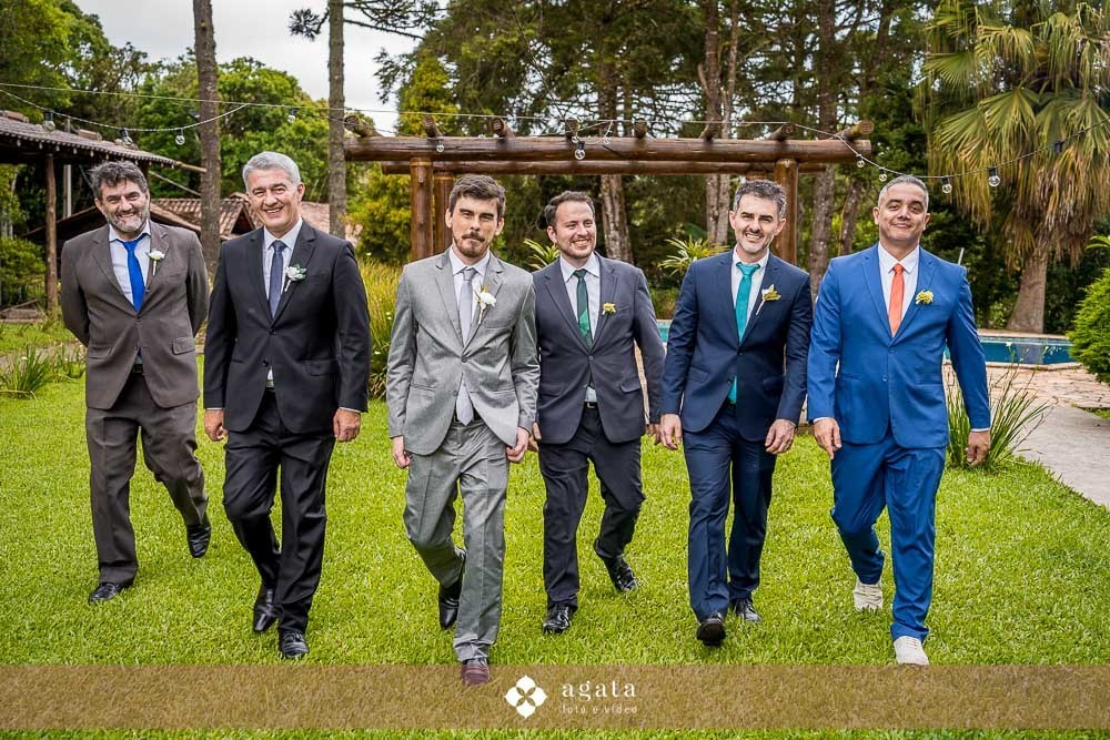 noiva autentica-casamento catolico-casamento na igreja-casamento catedral-fotografo curitiba-fotografo de casamento-sao jose dos pinhais-chacara caprini-casal autentico-noiva tatuada-noiva com tatuagem-vestido de noiva despojado-noiva estilosa-noivos 2025