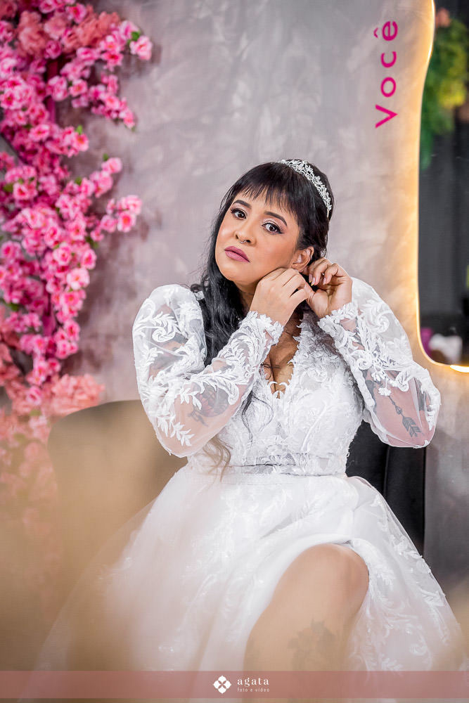 noiva autentica-casamento catolico-casamento na igreja-casamento catedral-fotografo curitiba-fotografo de casamento-sao jose dos pinhais-chacara caprini-casal autentico-noiva tatuada-noiva com tatuagem-vestido de noiva despojado-noiva estilosa-noivos 2025