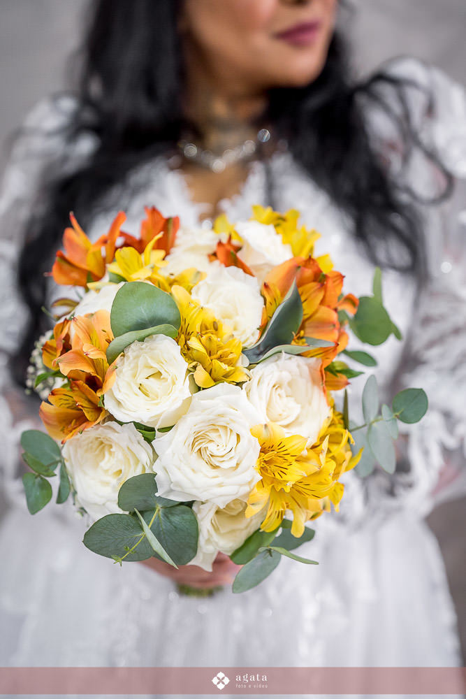 noiva autentica-casamento catolico-casamento na igreja-casamento catedral-fotografo curitiba-fotografo de casamento-sao jose dos pinhais-chacara caprini-casal autentico-noiva tatuada-noiva com tatuagem-vestido de noiva despojado-noiva estilosa-noivos 2025