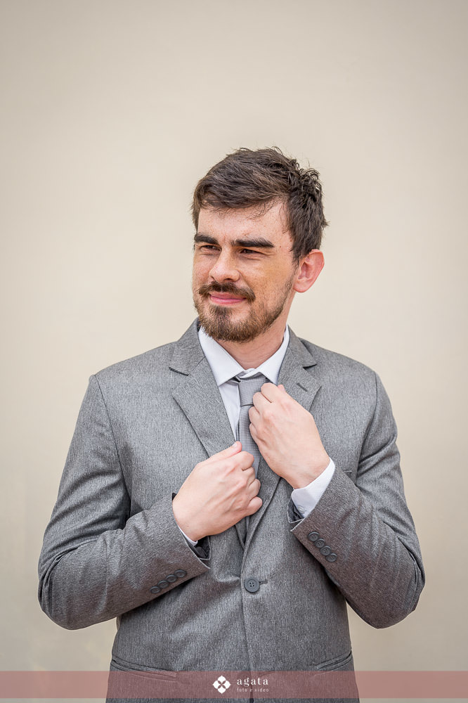 noiva autentica-casamento catolico-casamento na igreja-casamento catedral-fotografo curitiba-fotografo de casamento-sao jose dos pinhais-chacara caprini-casal autentico-noiva tatuada-noiva com tatuagem-vestido de noiva despojado-noiva estilosa-noivos 2025