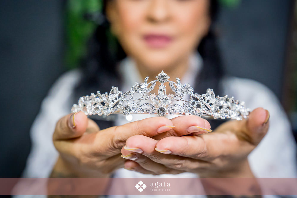 noiva autentica-casamento catolico-casamento na igreja-casamento catedral-fotografo curitiba-fotografo de casamento-sao jose dos pinhais-chacara caprini-casal autentico-noiva tatuada-noiva com tatuagem-vestido de noiva despojado-noiva estilosa-noivos 2025