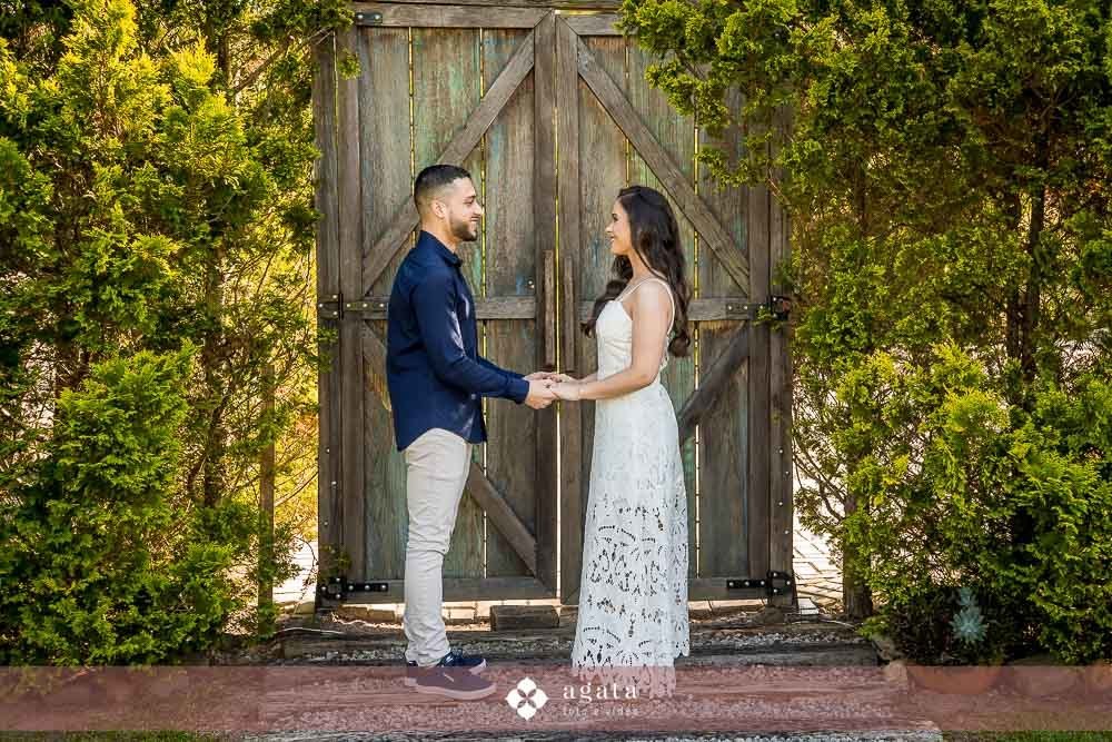 ensaio pre wedding-pre weddin no campo-noivos catolicos-noivos-fotografo curitiba-casamento catolico-matrimonio-igreja catolica-ensaio no barco-pre wedding no barquinho-chacara ienkot-ensaio no campo-ensaio ao ar livre-fotografo sjp-noivado-casamento