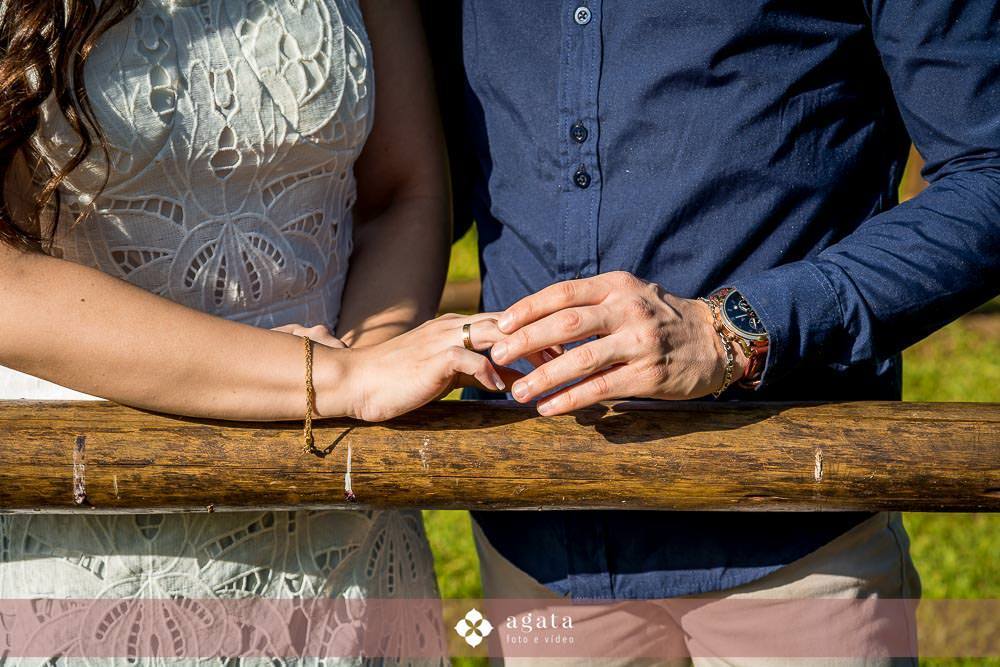 ensaio pre wedding-pre weddin no campo-noivos catolicos-noivos-fotografo curitiba-casamento catolico-matrimonio-igreja catolica-ensaio no barco-pre wedding no barquinho-chacara ienkot-ensaio no campo-ensaio ao ar livre-fotografo sjp-noivado-casamento