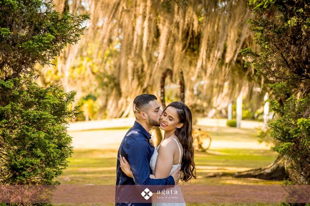 ensaio pre wedding-pre weddin no campo-noivos catolicos-noivos-fotografo curitiba-casamento catolico-matrimonio-igreja catolica-ensaio no barco-pre wedding no barquinho-chacara ienkot-ensaio no campo-ensaio ao ar livre-fotografo sjp-noivado-casamento