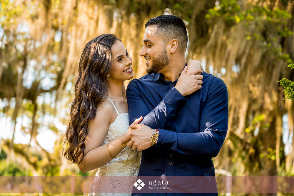 ensaio pre wedding-pre weddin no campo-noivos catolicos-noivos-fotografo curitiba-casamento catolico-matrimonio-igreja catolica-ensaio no barco-pre wedding no barquinho-chacara ienkot-ensaio no campo-ensaio ao ar livre-fotografo sjp-noivado-casamento
