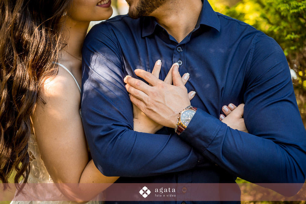 ensaio pre wedding-pre weddin no campo-noivos catolicos-noivos-fotografo curitiba-casamento catolico-matrimonio-igreja catolica-ensaio no barco-pre wedding no barquinho-chacara ienkot-ensaio no campo-ensaio ao ar livre-fotografo sjp-noivado-casamento