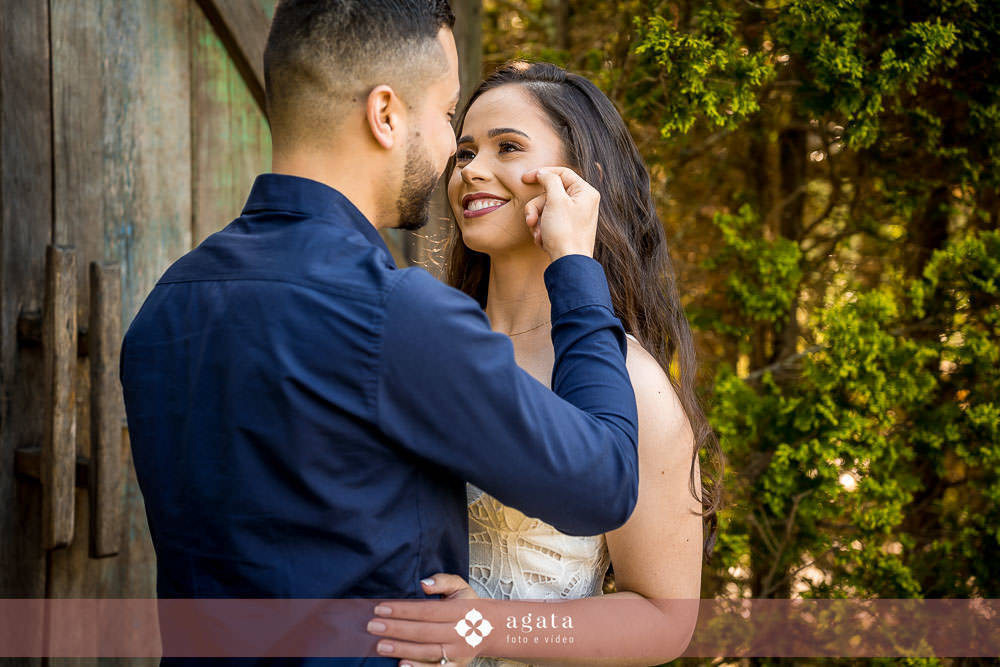 ensaio pre wedding-pre weddin no campo-noivos catolicos-noivos-fotografo curitiba-casamento catolico-matrimonio-igreja catolica-ensaio no barco-pre wedding no barquinho-chacara ienkot-ensaio no campo-ensaio ao ar livre-fotografo sjp-noivado-casamento