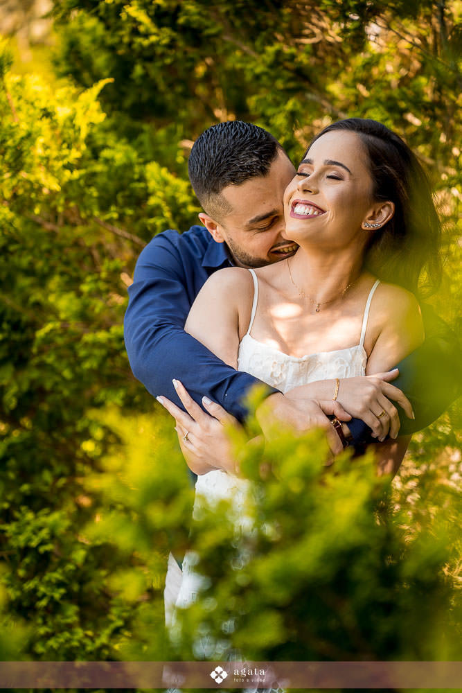 ensaio pre wedding-pre weddin no campo-noivos catolicos-noivos-fotografo curitiba-casamento catolico-matrimonio-igreja catolica-ensaio no barco-pre wedding no barquinho-chacara ienkot-ensaio no campo-ensaio ao ar livre-fotografo sjp-noivado-casamento