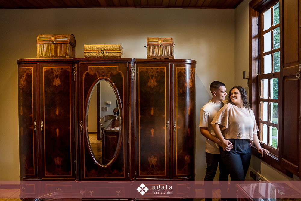 pew wedding-ensaio pre wedding-fotografo curitiba-fotografo de casamento-fotografo criativo-castelo da serra-ensaio externo-fotos no castelo-pre wedding no castelo-fotografo criativo-fotografo 2025-casamento 2025-casal apaixonado-casal espontaneo-ensaio