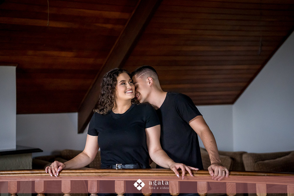 pew wedding-ensaio pre wedding-fotografo curitiba-fotografo de casamento-fotografo criativo-castelo da serra-ensaio externo-fotos no castelo-pre wedding no castelo-fotografo criativo-fotografo 2025-casamento 2025-casal apaixonado-casal espontaneo-ensaio