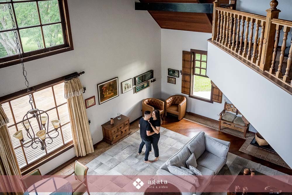 pew wedding-ensaio pre wedding-fotografo curitiba-fotografo de casamento-fotografo criativo-castelo da serra-ensaio externo-fotos no castelo-pre wedding no castelo-fotografo criativo-fotografo 2025-casamento 2025-casal apaixonado-casal espontaneo-ensaio