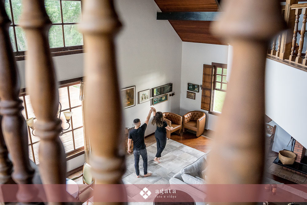 pew wedding-ensaio pre wedding-fotografo curitiba-fotografo de casamento-fotografo criativo-castelo da serra-ensaio externo-fotos no castelo-pre wedding no castelo-fotografo criativo-fotografo 2025-casamento 2025-casal apaixonado-casal espontaneo-ensaio