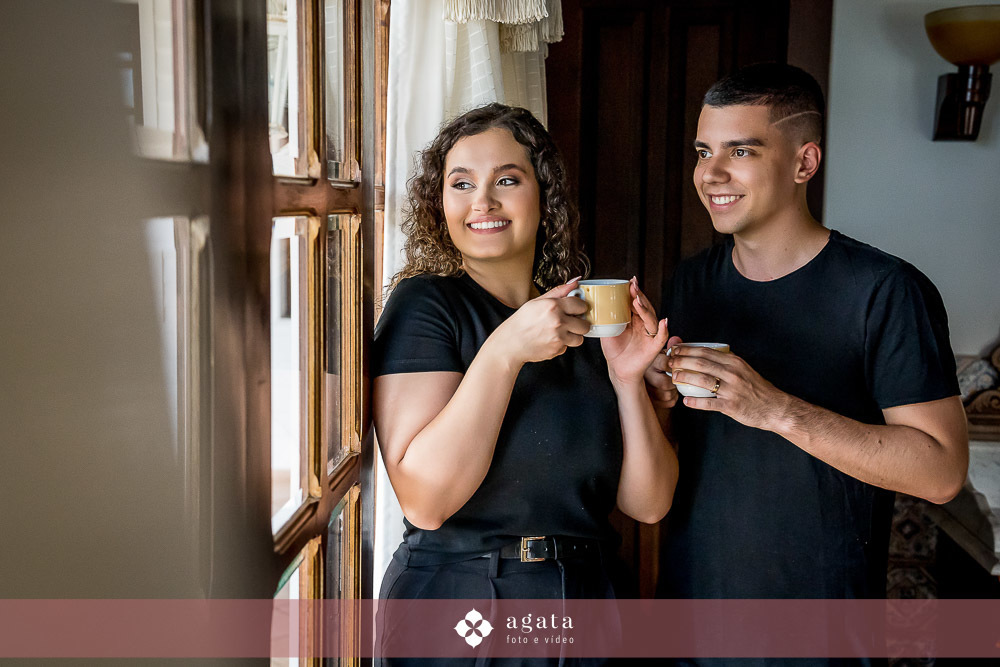 pew wedding-ensaio pre wedding-fotografo curitiba-fotografo de casamento-fotografo criativo-castelo da serra-ensaio externo-fotos no castelo-pre wedding no castelo-fotografo criativo-fotografo 2025-casamento 2025-casal apaixonado-casal espontaneo-ensaio