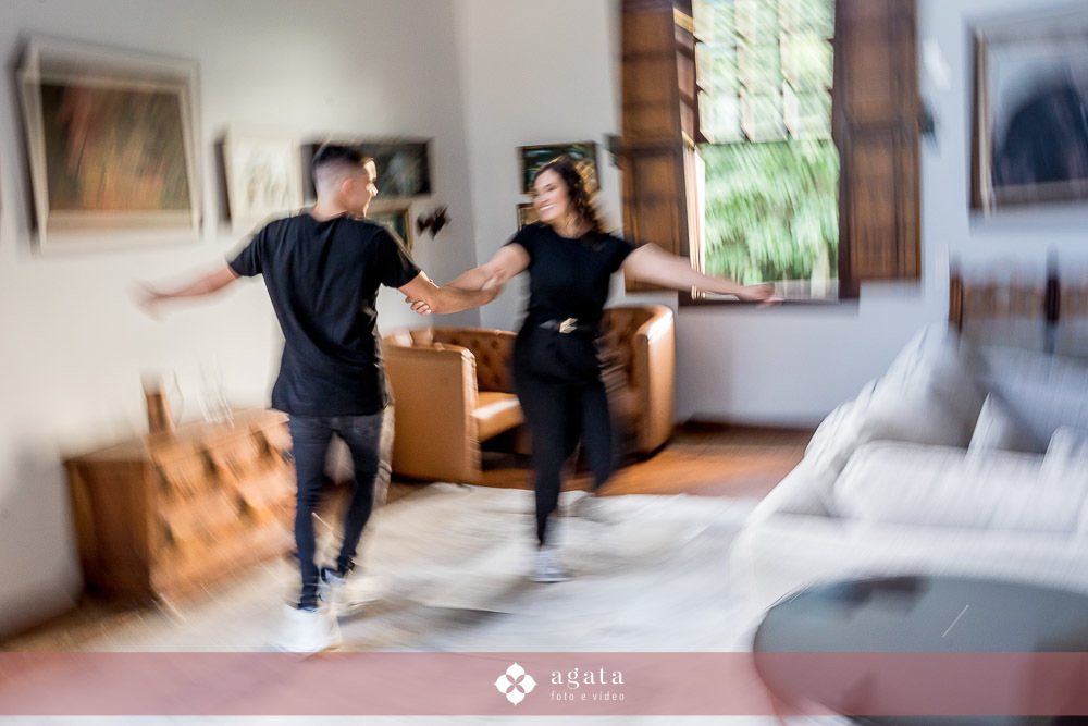 pew wedding-ensaio pre wedding-fotografo curitiba-fotografo de casamento-fotografo criativo-castelo da serra-ensaio externo-fotos no castelo-pre wedding no castelo-fotografo criativo-fotografo 2025-casamento 2025-casal apaixonado-casal espontaneo-ensaio