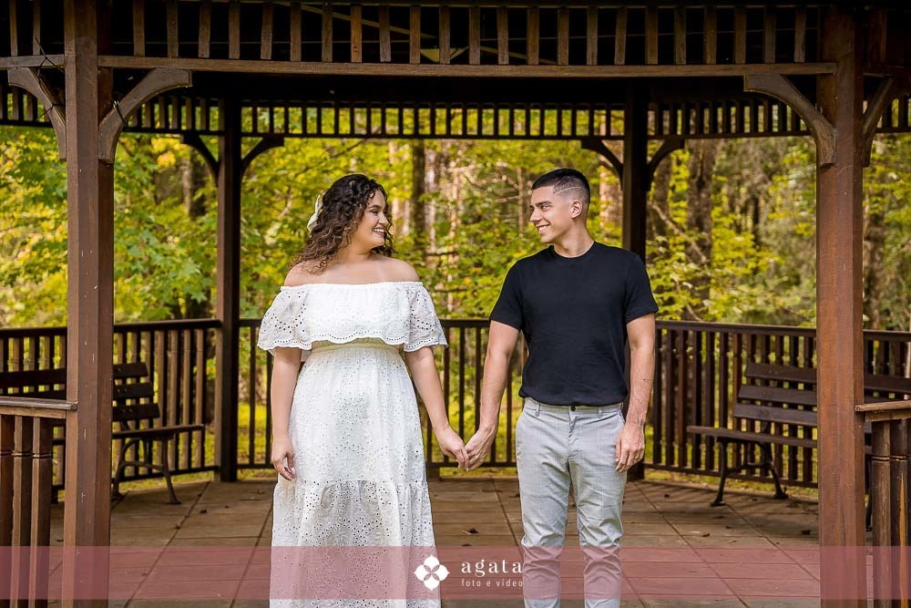 pew wedding-ensaio pre wedding-fotografo curitiba-fotografo de casamento-fotografo criativo-castelo da serra-ensaio externo-fotos no castelo-pre wedding no castelo-fotografo criativo-fotografo 2025-casamento 2025-casal apaixonado-casal espontaneo-ensaio