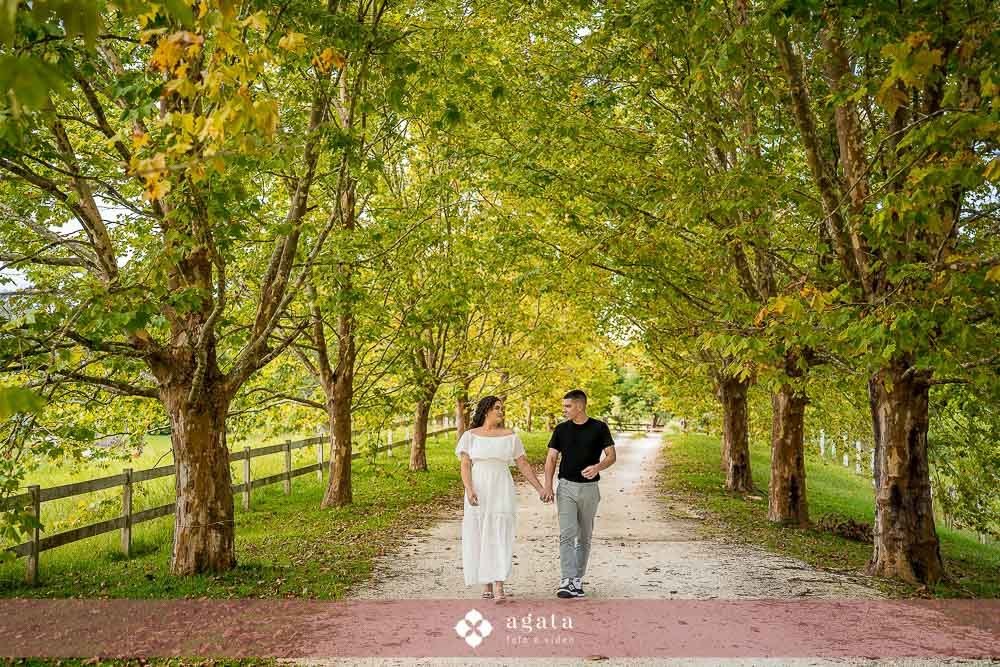 pew wedding-ensaio pre wedding-fotografo curitiba-fotografo de casamento-fotografo criativo-castelo da serra-ensaio externo-fotos no castelo-pre wedding no castelo-fotografo criativo-fotografo 2025-casamento 2025-casal apaixonado-casal espontaneo-ensaio