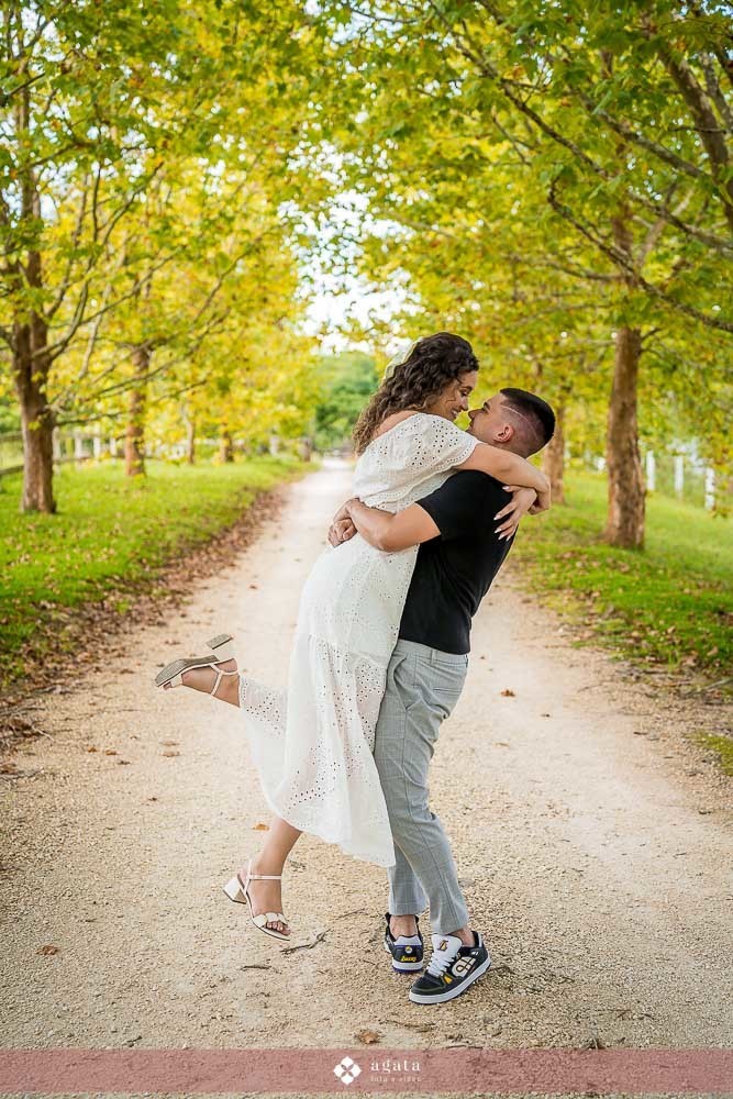 pew wedding-ensaio pre wedding-fotografo curitiba-fotografo de casamento-fotografo criativo-castelo da serra-ensaio externo-fotos no castelo-pre wedding no castelo-fotografo criativo-fotografo 2025-casamento 2025-casal apaixonado-casal espontaneo-ensaio