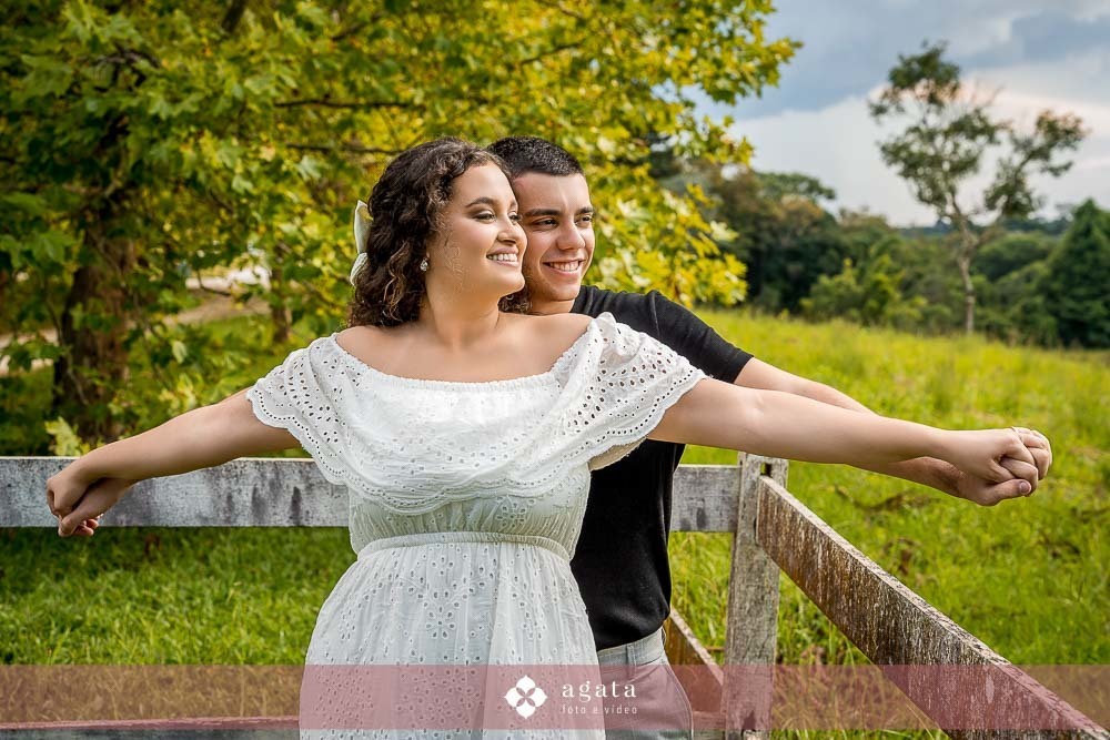 pew wedding-ensaio pre wedding-fotografo curitiba-fotografo de casamento-fotografo criativo-castelo da serra-ensaio externo-fotos no castelo-pre wedding no castelo-fotografo criativo-fotografo 2025-casamento 2025-casal apaixonado-casal espontaneo-ensaio