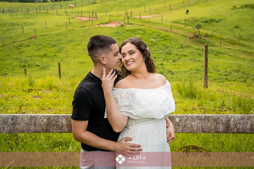 pew wedding-ensaio pre wedding-fotografo curitiba-fotografo de casamento-fotografo criativo-castelo da serra-ensaio externo-fotos no castelo-pre wedding no castelo-fotografo criativo-fotografo 2025-casamento 2025-casal apaixonado-casal espontaneo-ensaio