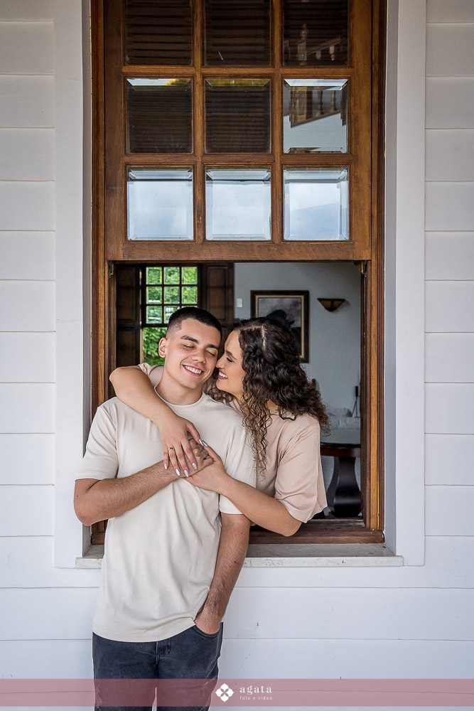 pew wedding-ensaio pre wedding-fotografo curitiba-fotografo de casamento-fotografo criativo-castelo da serra-ensaio externo-fotos no castelo-pre wedding no castelo-fotografo criativo-fotografo 2025-casamento 2025-casal apaixonado-casal espontaneo-ensaio