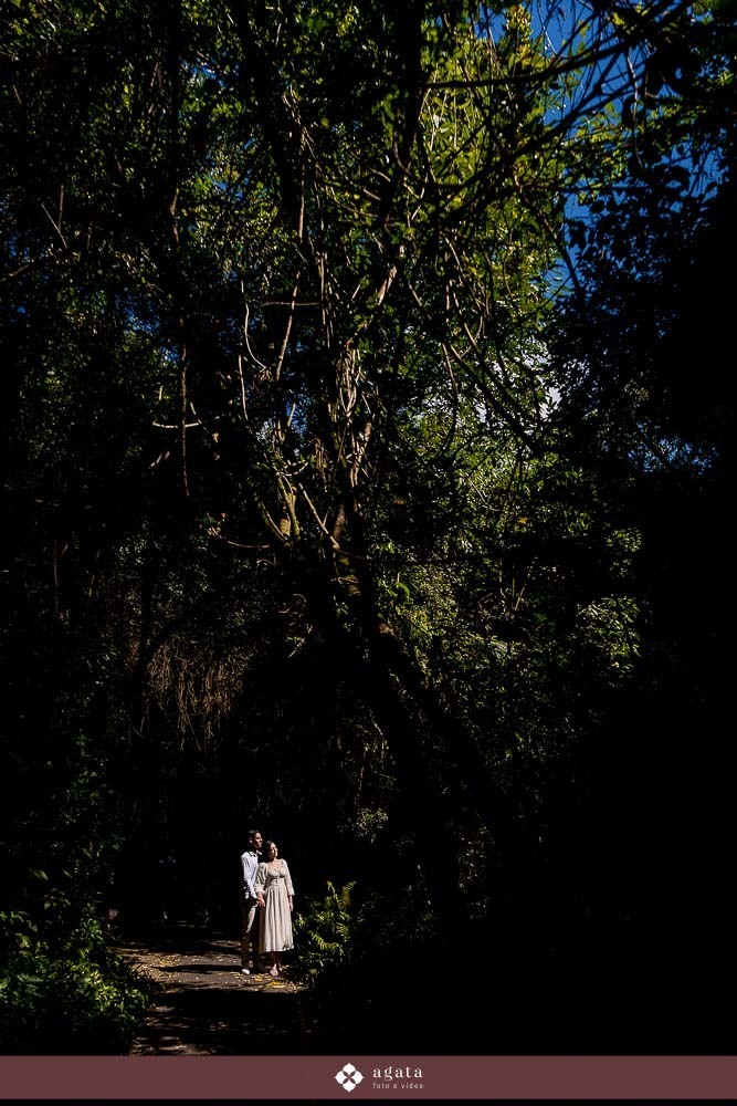pre wedding-ensaio pre wedding-ensaio externo-fotografo de casamento-fotografo curitiba-ensaio de casal-noivos-casamento  2025-casal cristão, casal apaixonado-ensaio bosque alemao-bosque alemao curitiba-ensaio ao ar livre-fotos no parque-melhor fotografo