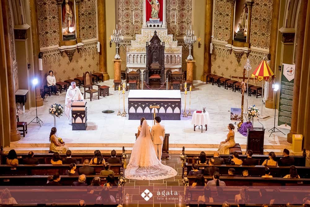 casamento catolico-casamento na igreja-casal catolico-fotografo curitiba-fotografo de casamento-casamento 2025-wedding-making of-fotografo criativo-casamento catolico-matrimonio-noiva 2025-casal cristao-casal católico-making of da noiva-fotografo-wed