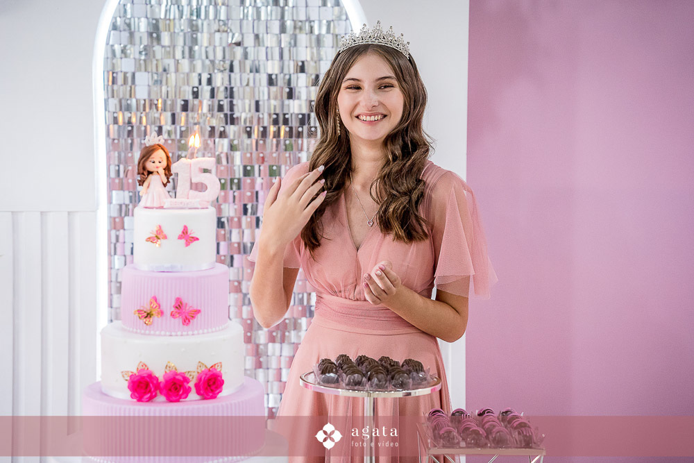 festa de 15 anos-debutante 2025-fotografo curitiba-fotografo de eventos-fotografo criativo-fotografo-debutante de rosa-festa moderna-decoracao de 15 anos-fotografo moderno-fotografo de familias-fotografo autentico-melhor fotografo-festa de aniversario-XV