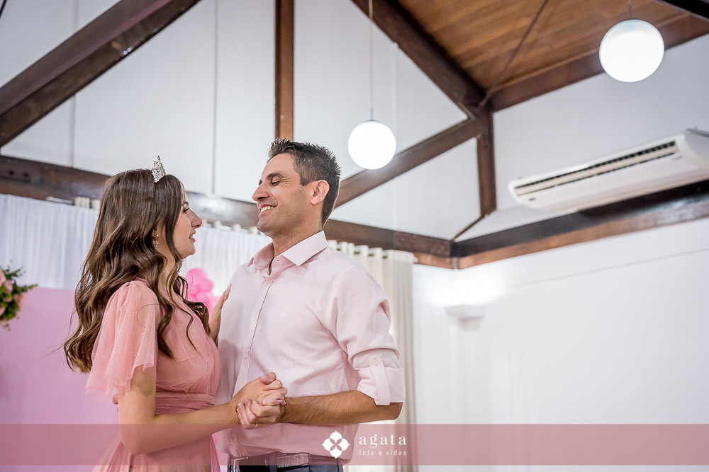 festa de 15 anos-debutante 2025-fotografo curitiba-fotografo de eventos-fotografo criativo-fotografo-debutante de rosa-festa moderna-decoracao de 15 anos-fotografo moderno-fotografo de familias-fotografo autentico-melhor fotografo-festa de aniversario-XV