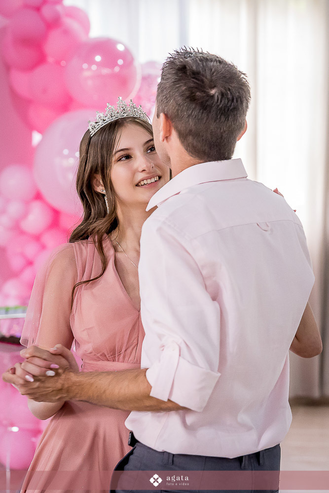 festa de 15 anos-debutante 2025-fotografo curitiba-fotografo de eventos-fotografo criativo-fotografo-debutante de rosa-festa moderna-decoracao de 15 anos-fotografo moderno-fotografo de familias-fotografo autentico-melhor fotografo-festa de aniversario-XV