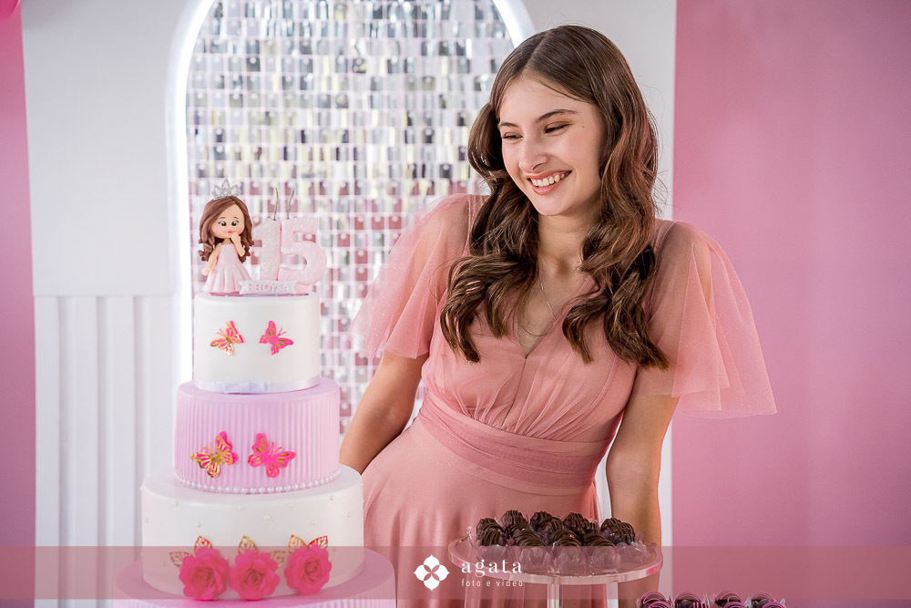 festa de 15 anos-debutante 2025-fotografo curitiba-fotografo de eventos-fotografo criativo-fotografo-debutante de rosa-festa moderna-decoracao de 15 anos-fotografo moderno-fotografo de familias-fotografo autentico-melhor fotografo-festa de aniversario-XV