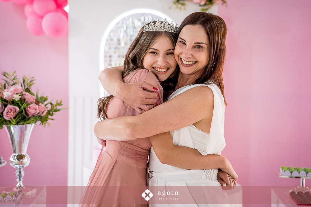 festa de 15 anos-debutante 2025-fotografo curitiba-fotografo de eventos-fotografo criativo-fotografo-debutante de rosa-festa moderna-decoracao de 15 anos-fotografo moderno-fotografo de familias-fotografo autentico-melhor fotografo-festa de aniversario-XV