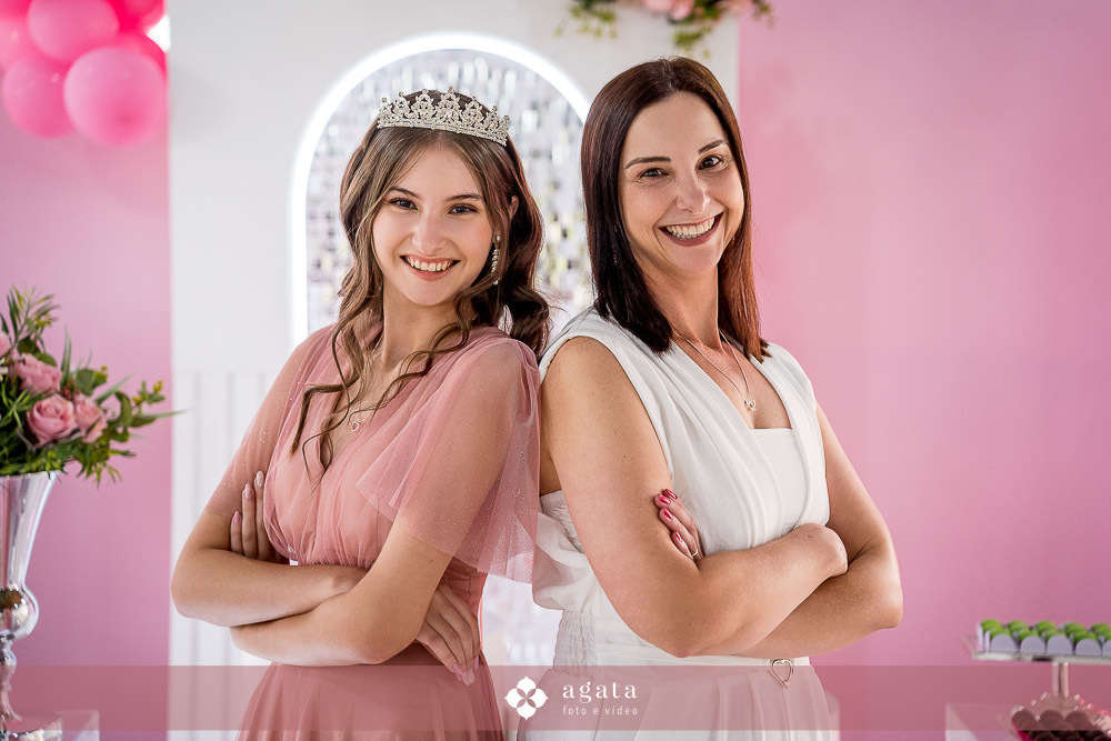 festa de 15 anos-debutante 2025-fotografo curitiba-fotografo de eventos-fotografo criativo-fotografo-debutante de rosa-festa moderna-decoracao de 15 anos-fotografo moderno-fotografo de familias-fotografo autentico-melhor fotografo-festa de aniversario-XV