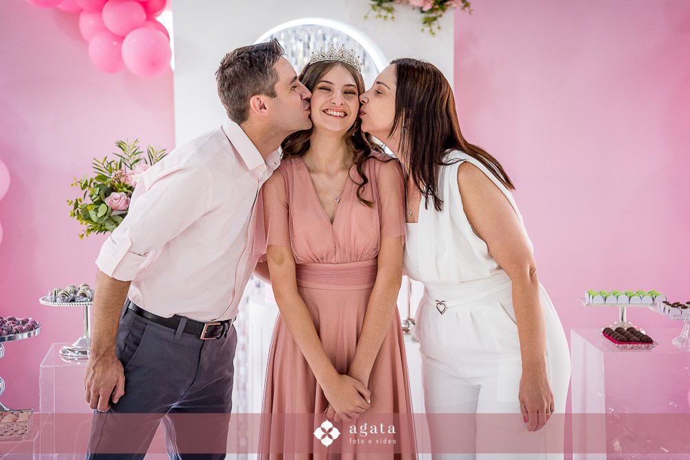 festa de 15 anos-debutante 2025-fotografo curitiba-fotografo de eventos-fotografo criativo-fotografo-debutante de rosa-festa moderna-decoracao de 15 anos-fotografo moderno-fotografo de familias-fotografo autentico-melhor fotografo-festa de aniversario-XV