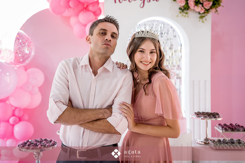 festa de 15 anos-debutante 2025-fotografo curitiba-fotografo de eventos-fotografo criativo-fotografo-debutante de rosa-festa moderna-decoracao de 15 anos-fotografo moderno-fotografo de familias-fotografo autentico-melhor fotografo-festa de aniversario-XV