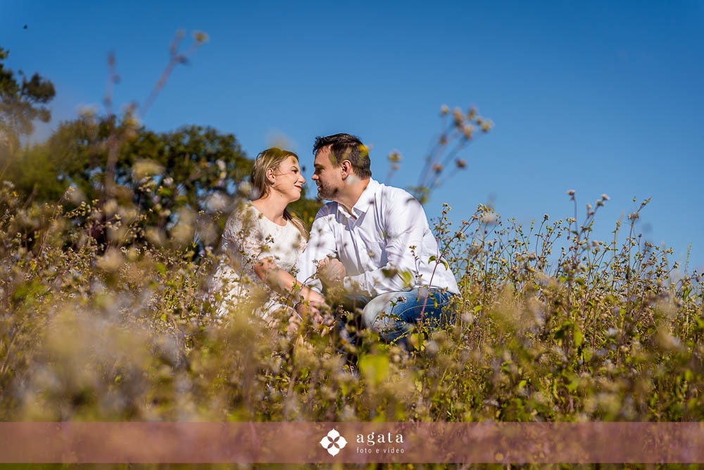 ensaio pré wedding-ensaio externo-ensaio de casal-ensaio pre casamento-fotografo de casamento-fotografo curitiba-fotografo moderno-ensaio no por do sol-ensaio de casal inverno-ensaio no outono-fotografo criativo-wedding-wedding 2025-casamento 2025-love