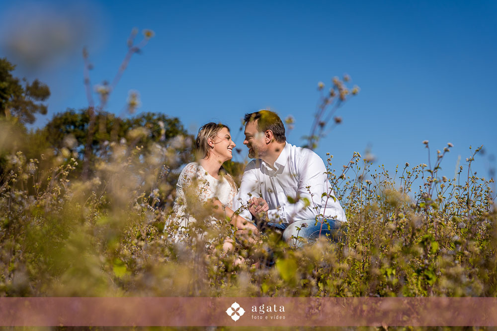 ensaio pré wedding-ensaio externo-ensaio de casal-ensaio pre casamento-fotografo de casamento-fotografo curitiba-fotografo moderno-ensaio no por do sol-ensaio de casal inverno-ensaio no outono-fotografo criativo-wedding-wedding 2025-casamento 2025-love