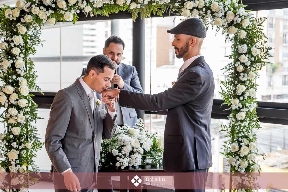 casamento em restaurante-casal-casamento homoafetivo-coco bambu curitiba-casamento curitiba-fotografo de casamento-fotografo curitiba-decoracao classica casamento-casamento 2025-casamento civil-uniao civil-amor-wedding