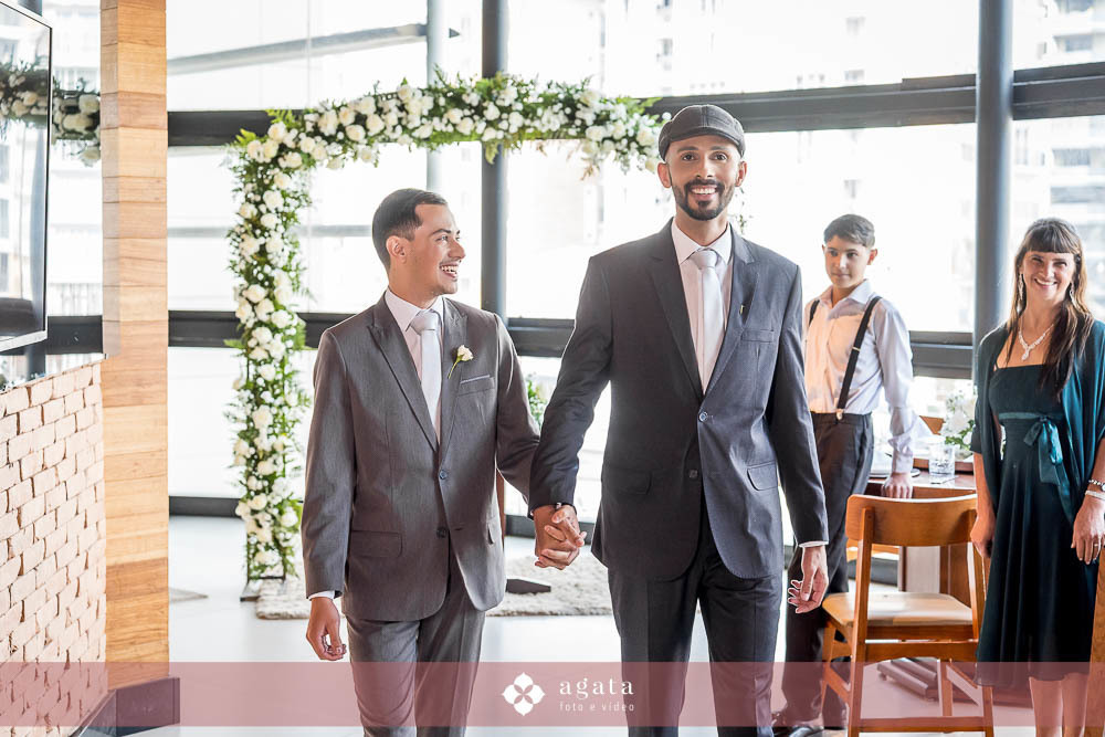 casamento em restaurante-casal-casamento homoafetivo-coco bambu curitiba-casamento curitiba-fotografo de casamento-fotografo curitiba-decoracao classica casamento-casamento 2025-casamento civil-uniao civil-amor-wedding