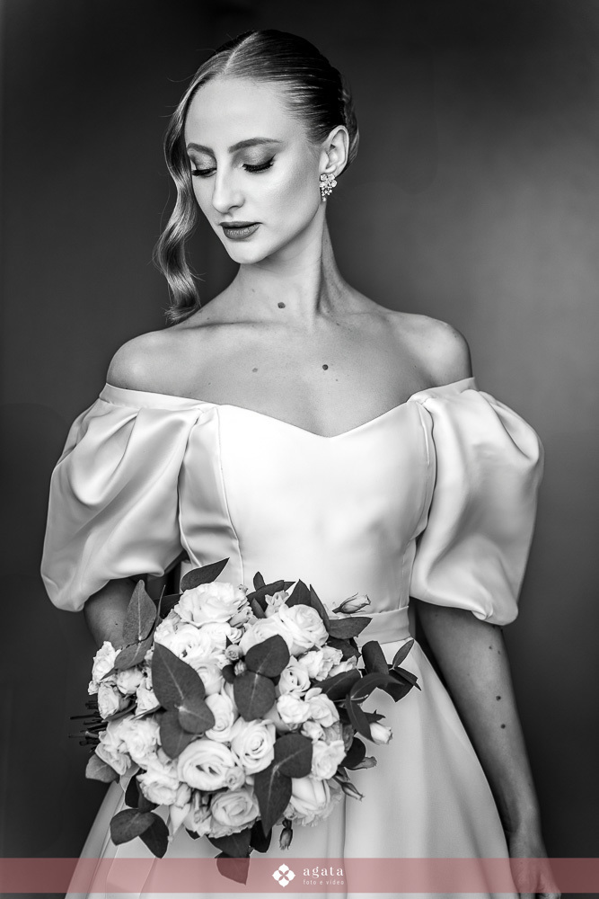 casamento catolico-casamento na igreja-casamento cristao-noivos-fotografo de casamento-fotografo curitiba-casamento 2025-sagrada familia casamento-casamento catolico curitiba-casamento na capela-casamento do ano-vestido de noiva-noiva classica-wedding