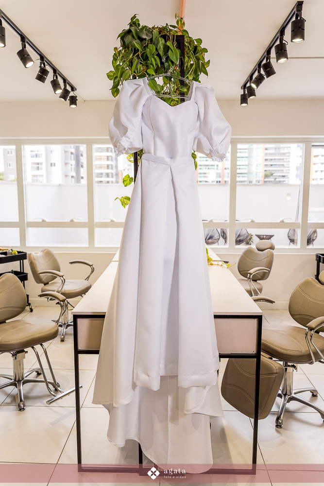 casamento catolico-casamento na igreja-casamento cristao-noivos-fotografo de casamento-fotografo curitiba-casamento 2025-sagrada familia casamento-casamento catolico curitiba-casamento na capela-casamento do ano-vestido de noiva-noiva classica-wedding