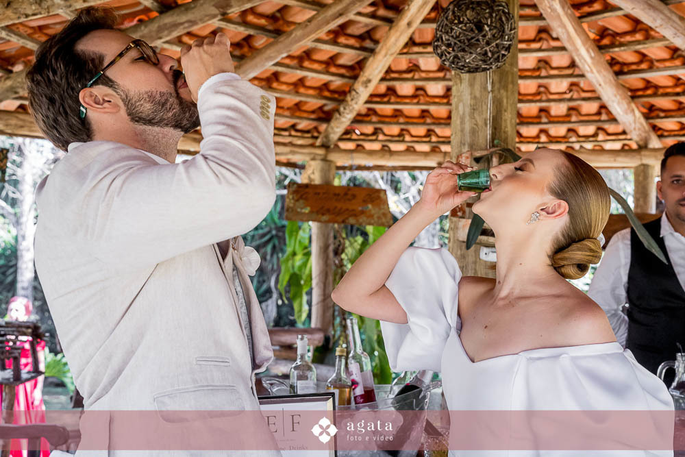 casamento catolico-casamento na igreja-casamento cristao-noivos-fotografo de casamento-fotografo curitiba-casamento 2025-sagrada familia casamento-casamento catolico curitiba-casamento na capela-casamento do ano-vestido de noiva-noiva classica-wedding