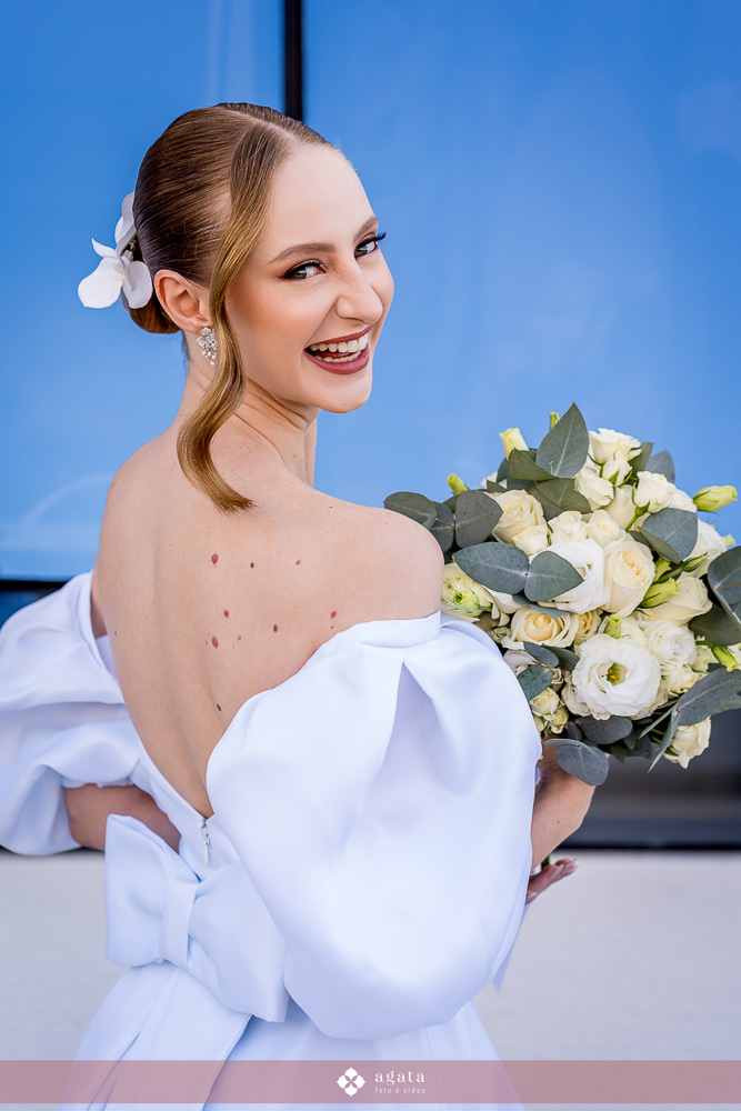 casamento catolico-casamento na igreja-casamento cristao-noivos-fotografo de casamento-fotografo curitiba-casamento 2025-sagrada familia casamento-casamento catolico curitiba-casamento na capela-casamento do ano-vestido de noiva-noiva classica-wedding