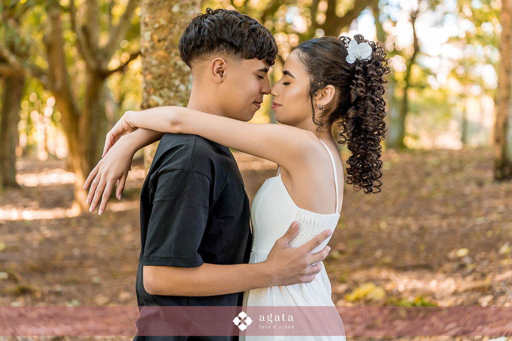 pre wedding-ensaio externo-fotografo de casamento-fotografo curitiba-casamento 2025-casamento do ano-wedding-casal do ano-casal jovem-ensaio no jardim botanico-ensaio de casal-ensiao pre casaemento-ensaio ao ar livre-jardim botanico-fotografo criativo-cwb