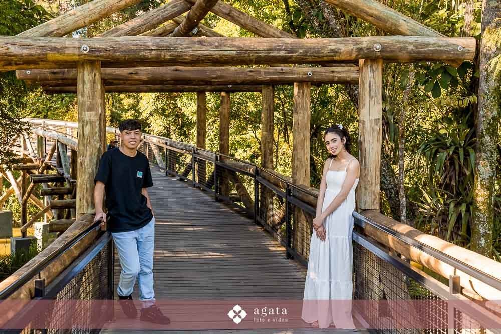 pre wedding-ensaio externo-fotografo de casamento-fotografo curitiba-casamento 2025-casamento do ano-wedding-casal do ano-casal jovem-ensaio no jardim botanico-ensaio de casal-ensiao pre casaemento-ensaio ao ar livre-jardim botanico-fotografo criativo-cwb