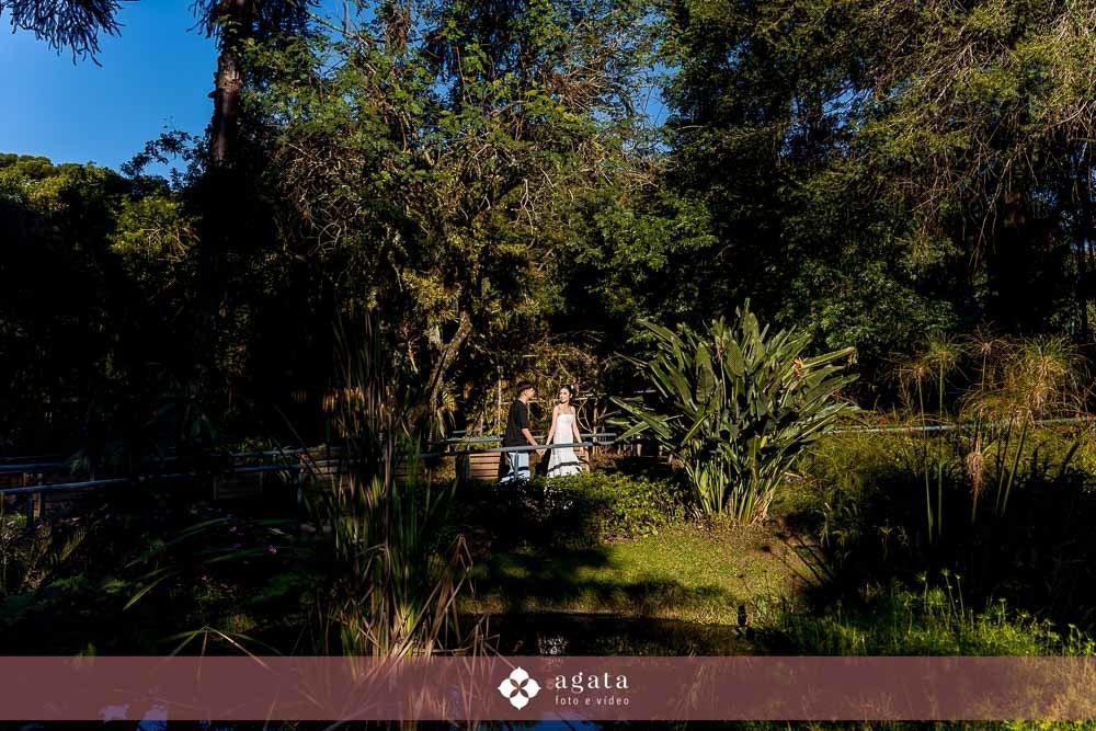 pre wedding-ensaio externo-fotografo de casamento-fotografo curitiba-casamento 2025-casamento do ano-wedding-casal do ano-casal jovem-ensaio no jardim botanico-ensaio de casal-ensiao pre casaemento-ensaio ao ar livre-jardim botanico-fotografo criativo-cwb
