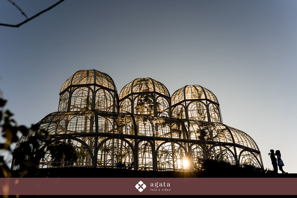 pre wedding-ensaio externo-fotografo de casamento-fotografo curitiba-casamento 2025-casamento do ano-wedding-casal do ano-casal jovem-ensaio no jardim botanico-ensaio de casal-ensiao pre casaemento-ensaio ao ar livre-jardim botanico-fotografo criativo-cwb