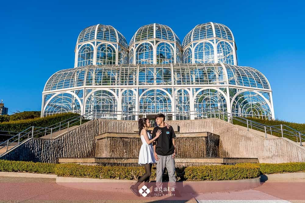 pre wedding-ensaio externo-fotografo de casamento-fotografo curitiba-casamento 2025-casamento do ano-wedding-casal do ano-casal jovem-ensaio no jardim botanico-ensaio de casal-ensiao pre casaemento-ensaio ao ar livre-jardim botanico-fotografo criativo-cwb